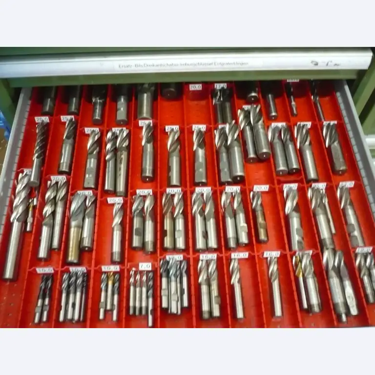 Tornos e fresadoras CNC, rectificadoras CNC, centros de maquinagem CNC-4