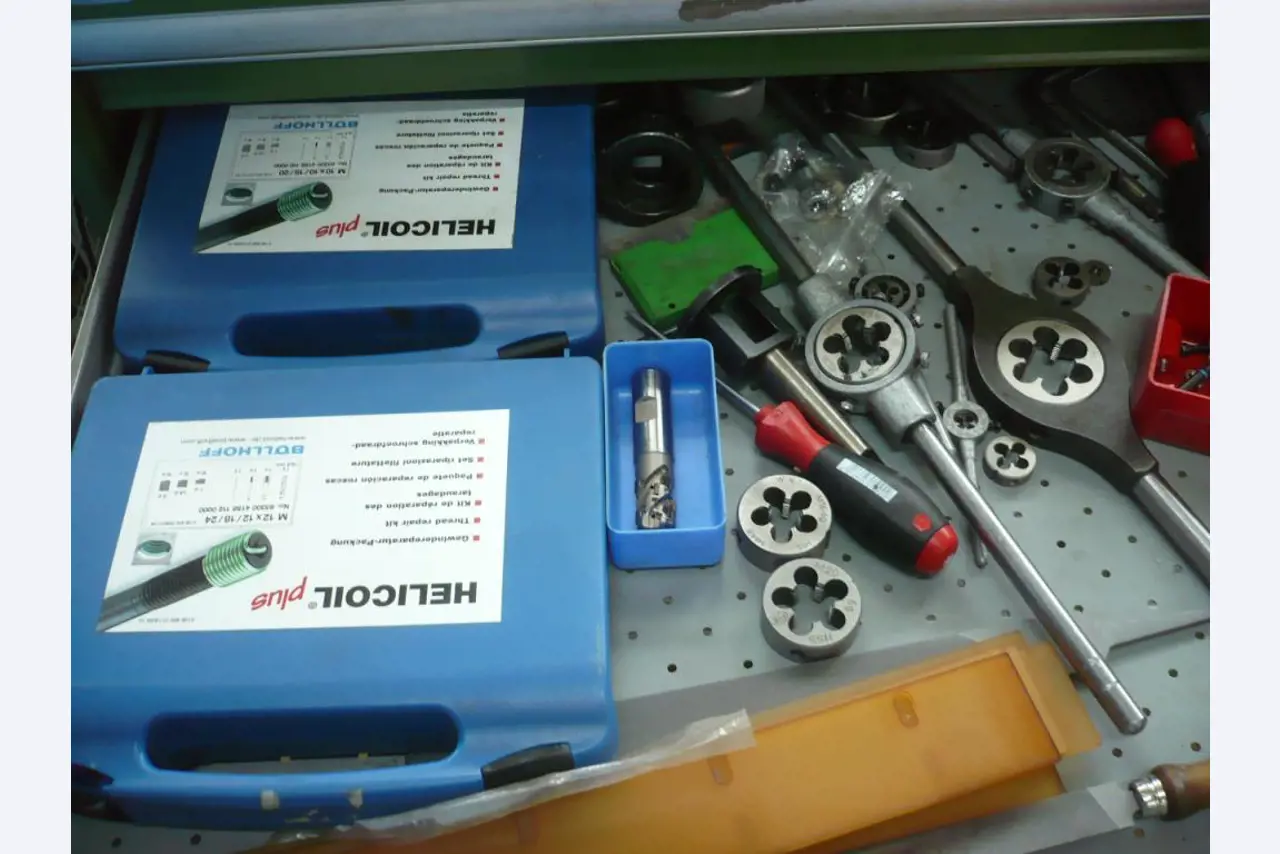 Tornos e fresadoras CNC, rectificadoras CNC, centros de maquinagem CNC-6