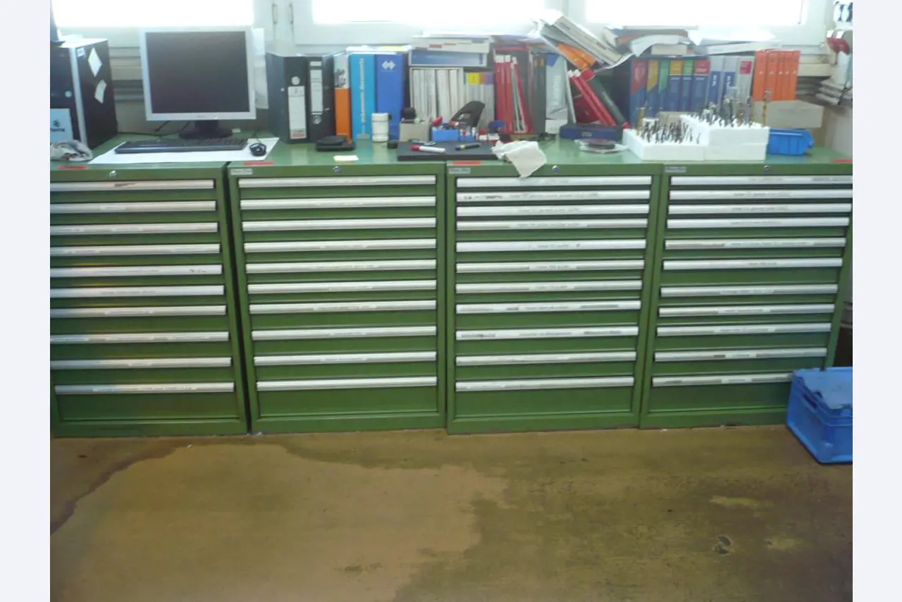 Tornos e fresadoras CNC, rectificadoras CNC, centros de maquinagem CNC-1