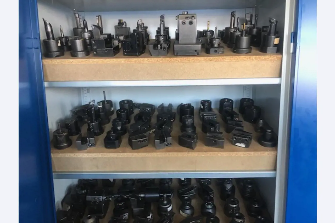 Tornos e fresadoras CNC, rectificadoras CNC, centros de maquinagem CNC-1