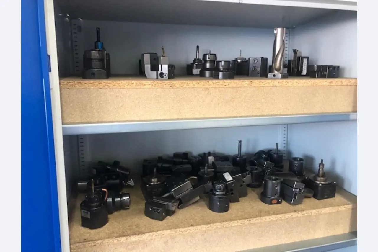 Tornos e fresadoras CNC, rectificadoras CNC, centros de maquinagem CNC-1