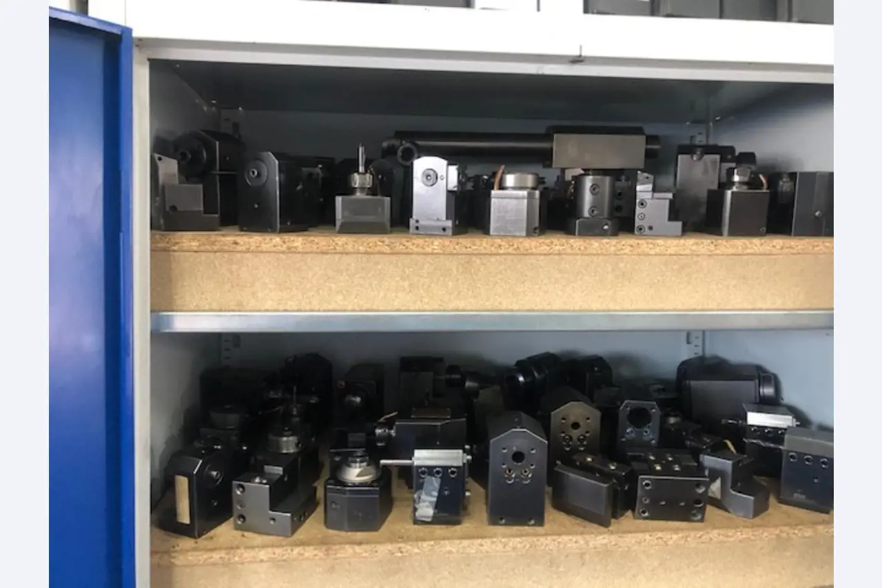 Tornos e fresadoras CNC, rectificadoras CNC, centros de maquinagem CNC-1