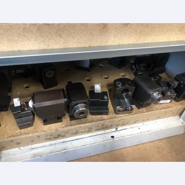 Tornos e fresadoras CNC, rectificadoras CNC, centros de maquinagem CNC-3