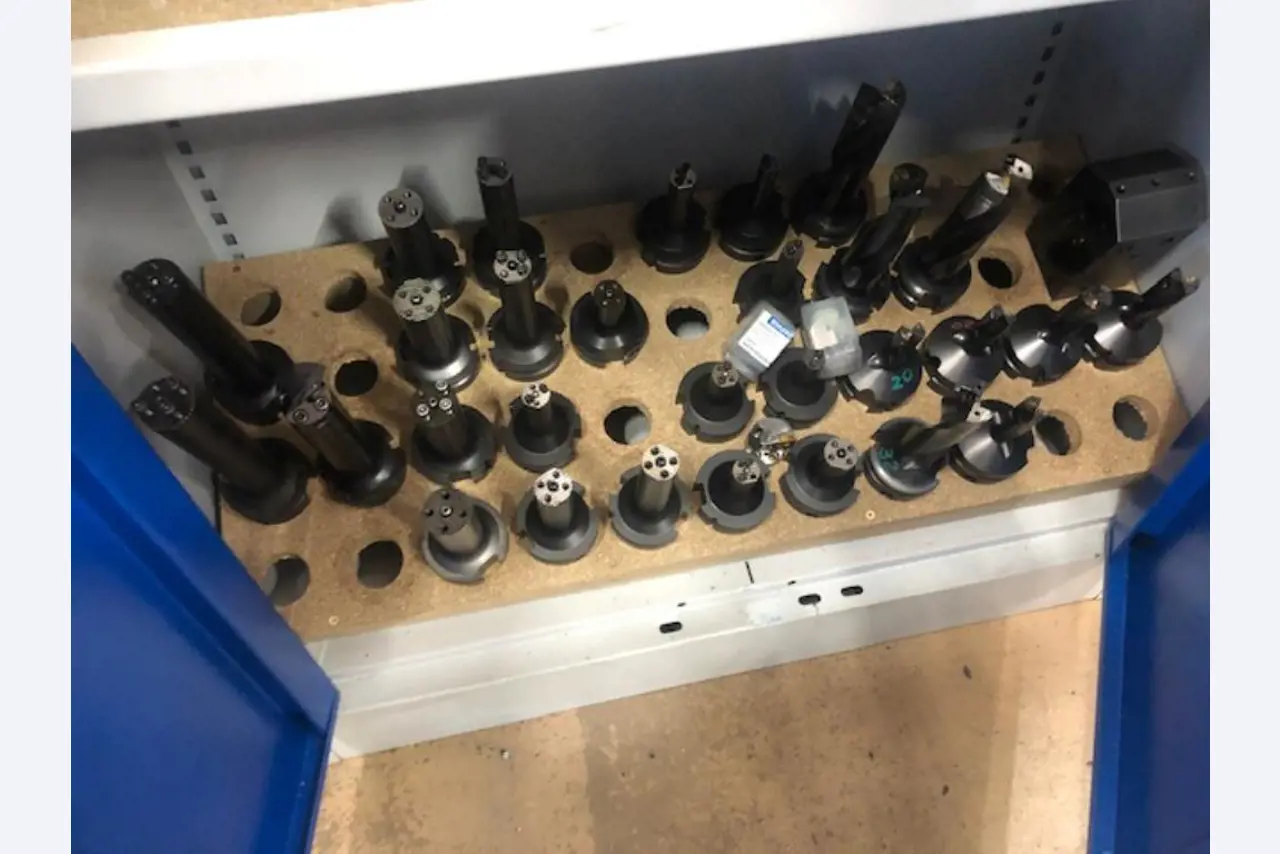 Tornos e fresadoras CNC, rectificadoras CNC, centros de maquinagem CNC-2