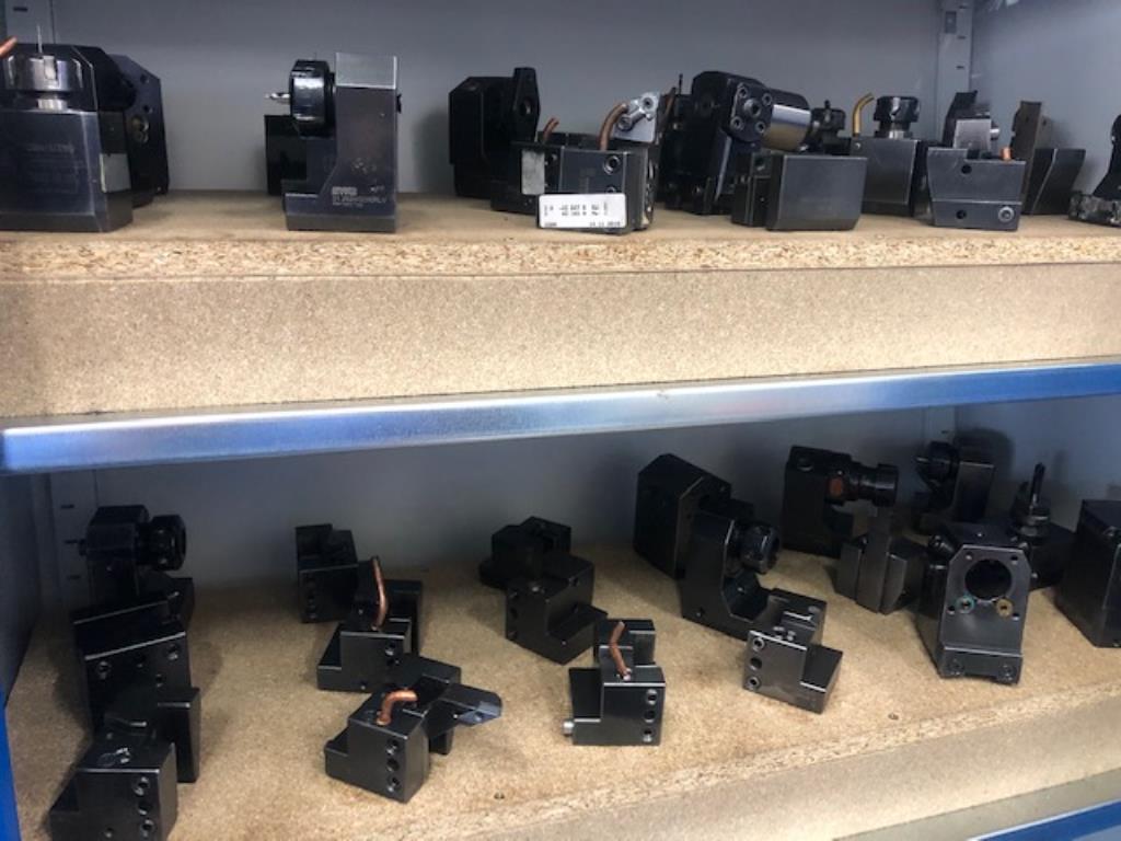 CNC soustruhy a frézky, CNC brusky, CNC obráběcí centra-1