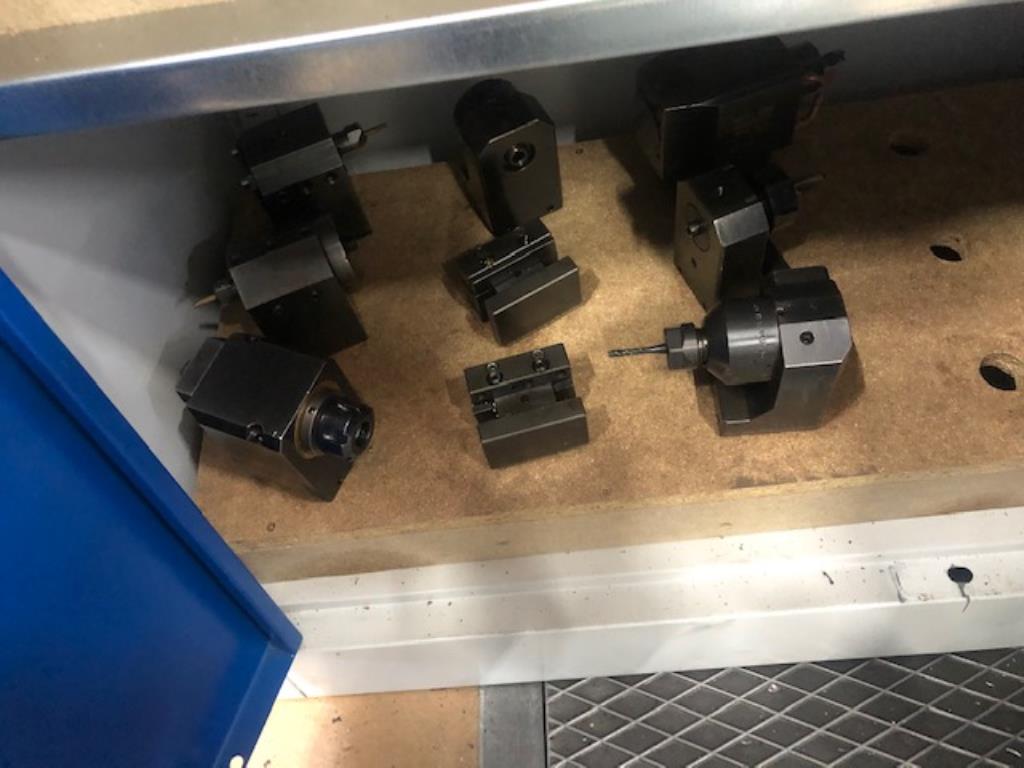 CNC soustruhy a frézky, CNC brusky, CNC obráběcí centra-2