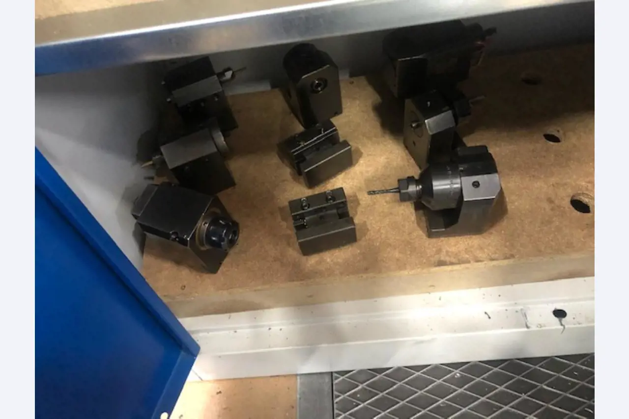 Tornos e fresadoras CNC, rectificadoras CNC, centros de maquinagem CNC-2