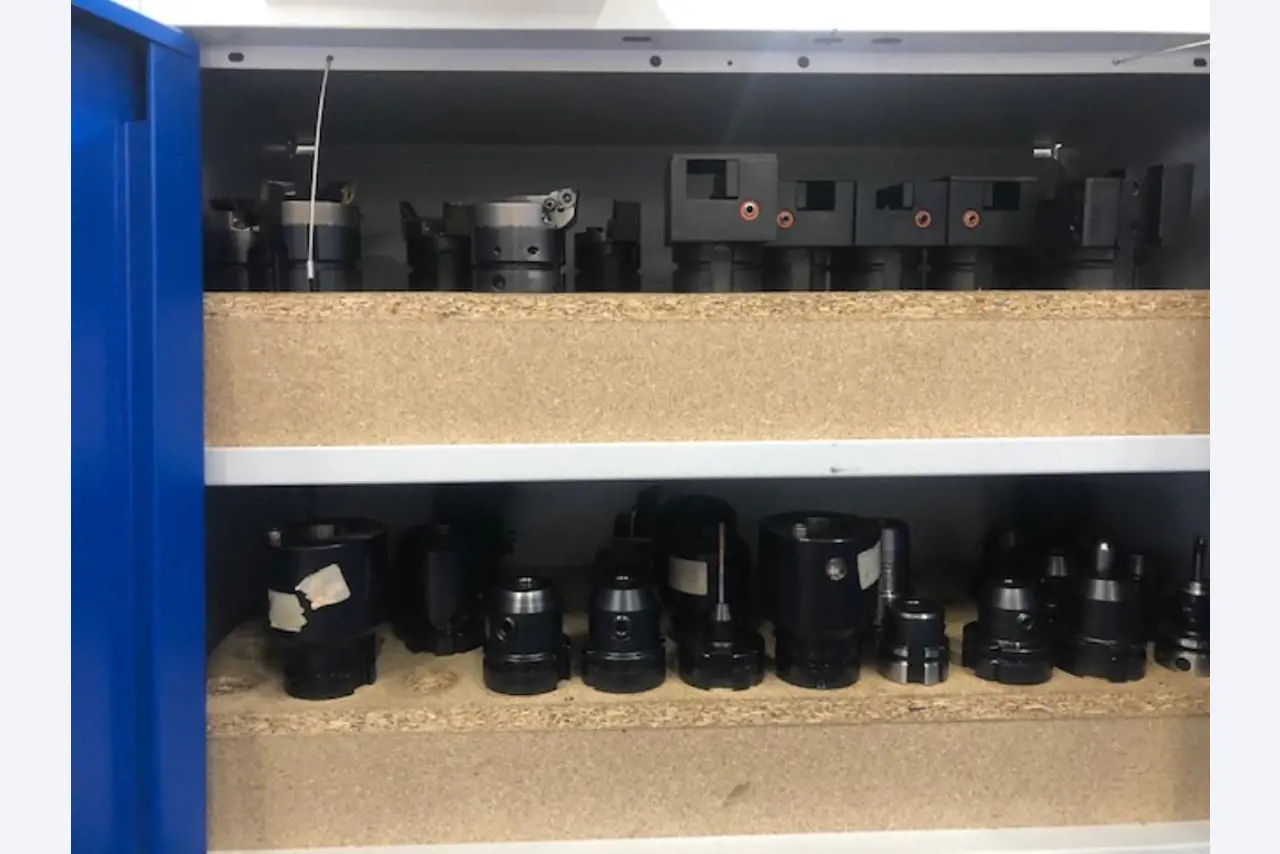 Tornos e fresadoras CNC, rectificadoras CNC, centros de maquinagem CNC-1