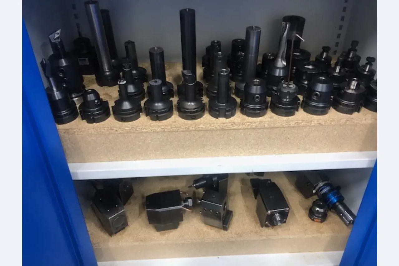 Tornos e fresadoras CNC, rectificadoras CNC, centros de maquinagem CNC-2