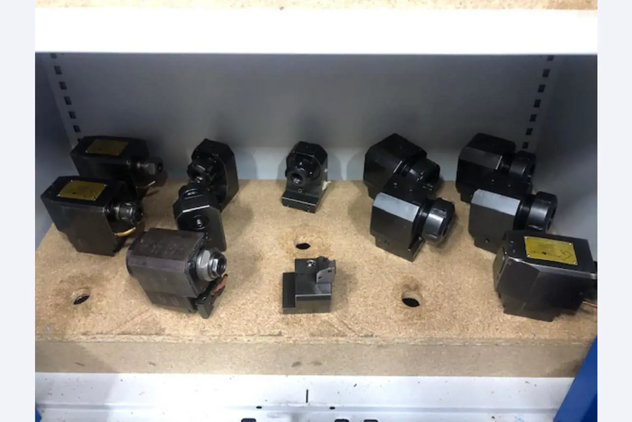 Tornos e fresadoras CNC, rectificadoras CNC, centros de maquinagem CNC-3