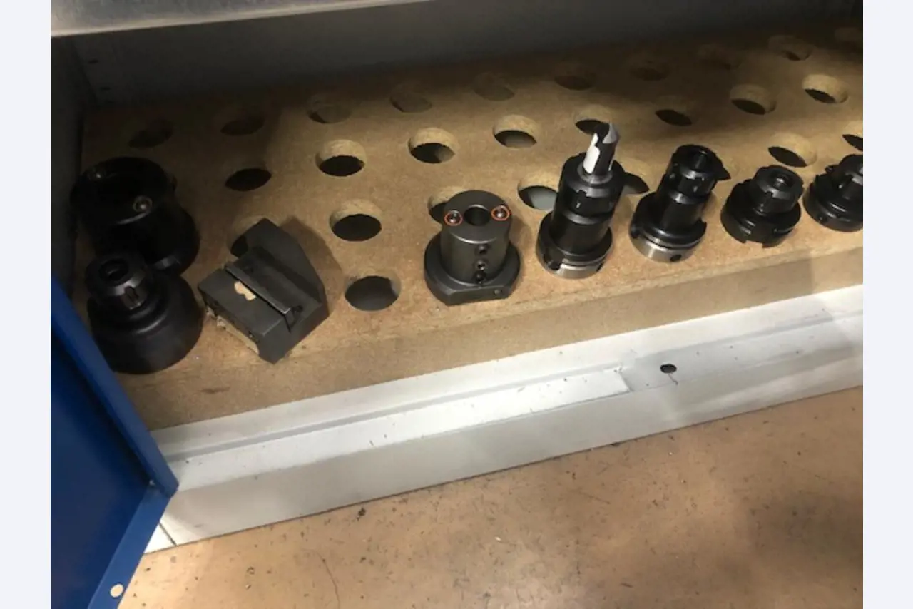 Tornos e fresadoras CNC, rectificadoras CNC, centros de maquinagem CNC-3