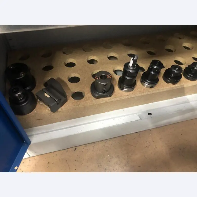 Tornos e fresadoras CNC, rectificadoras CNC, centros de maquinagem CNC-3