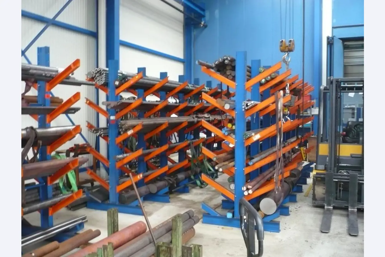 Tornos e fresadoras CNC, rectificadoras CNC, centros de maquinagem CNC-1