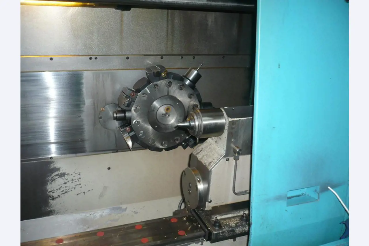 Tornos e fresadoras CNC, rectificadoras CNC, centros de maquinagem CNC-3