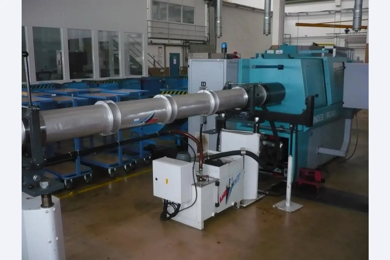 Tornos e fresadoras CNC, rectificadoras CNC, centros de maquinagem CNC-4