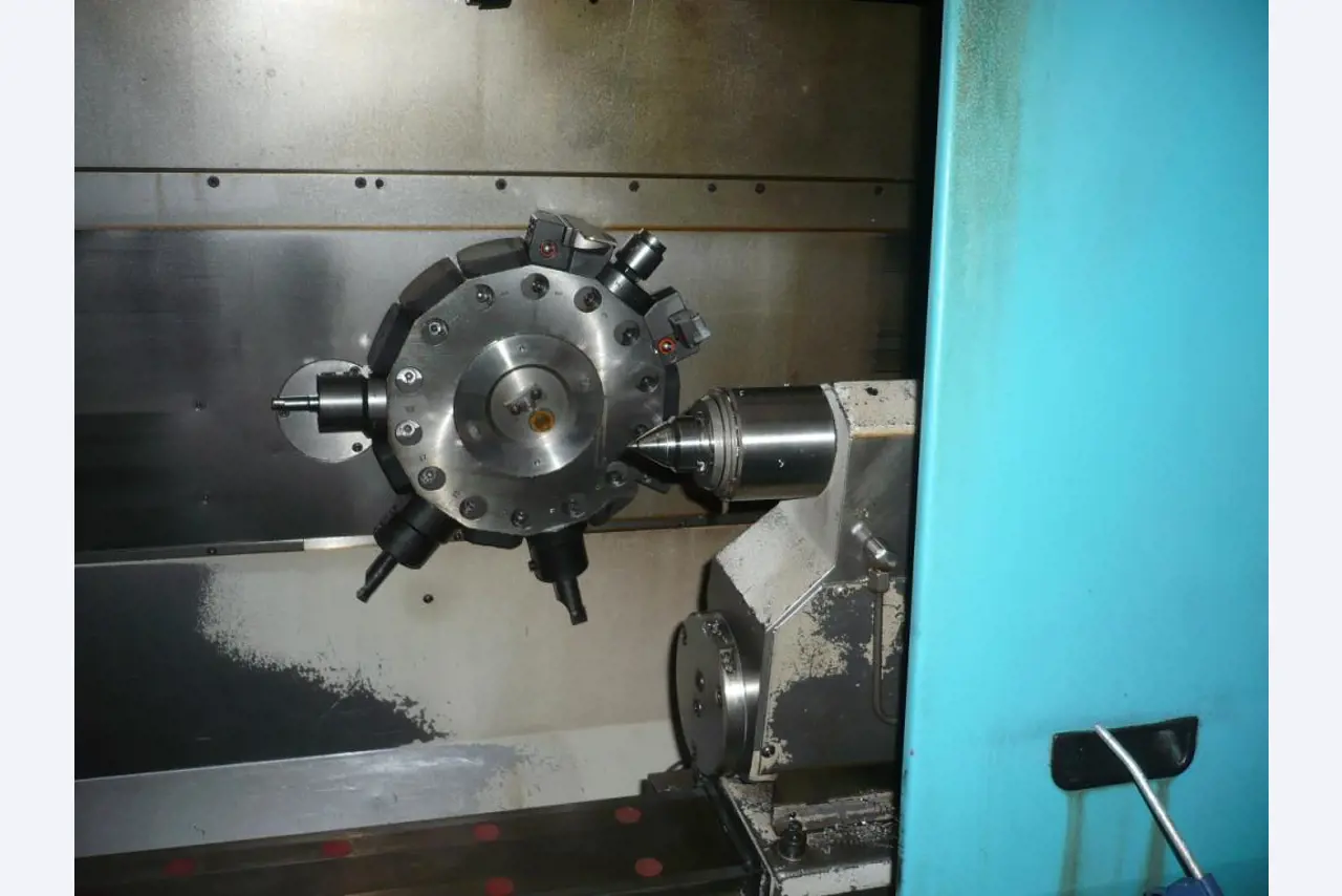 Tornos e fresadoras CNC, rectificadoras CNC, centros de maquinagem CNC-4