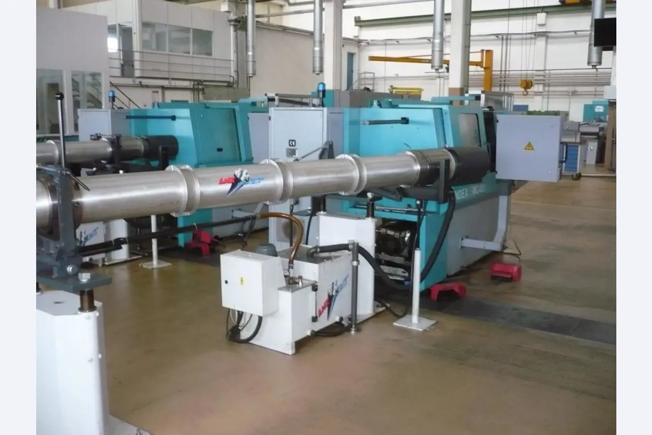 Tornos e fresadoras CNC, rectificadoras CNC, centros de maquinagem CNC-5