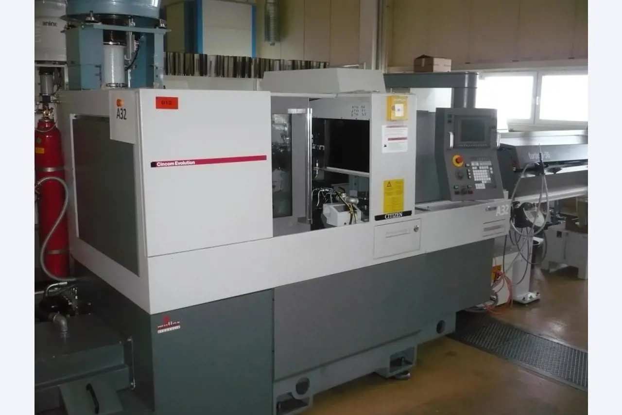 CNC soustruhy a frézky, CNC brusky, CNC obráběcí centra-2