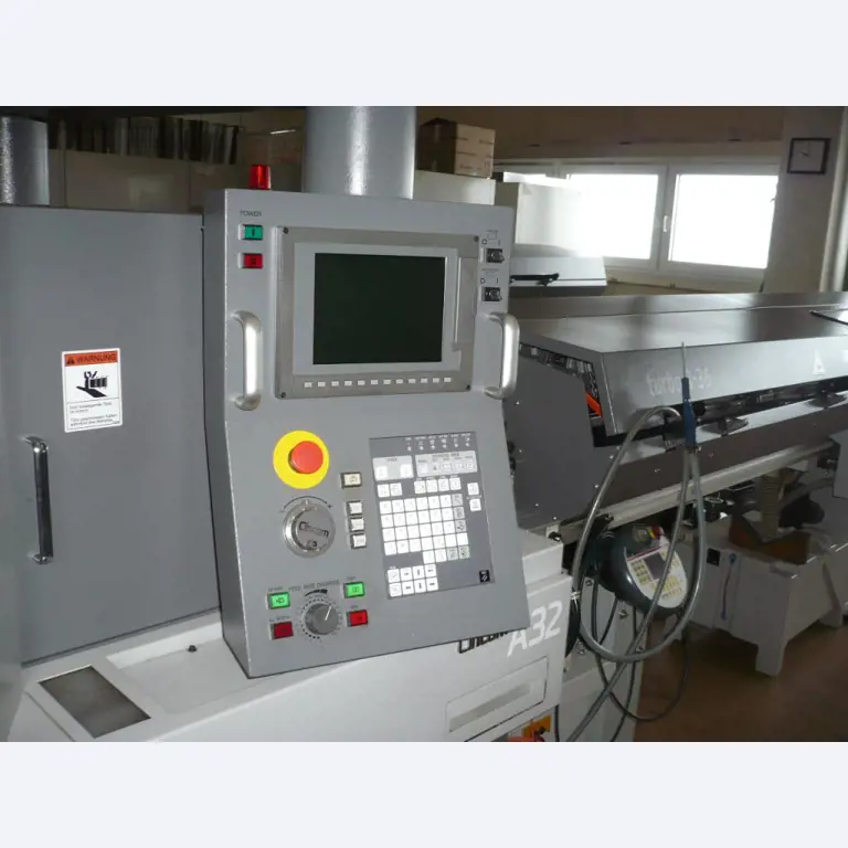 CNC soustruhy a frézky, CNC brusky, CNC obráběcí centra-4