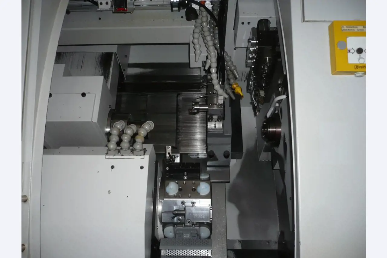 Tornos e fresadoras CNC, rectificadoras CNC, centros de maquinagem CNC-3