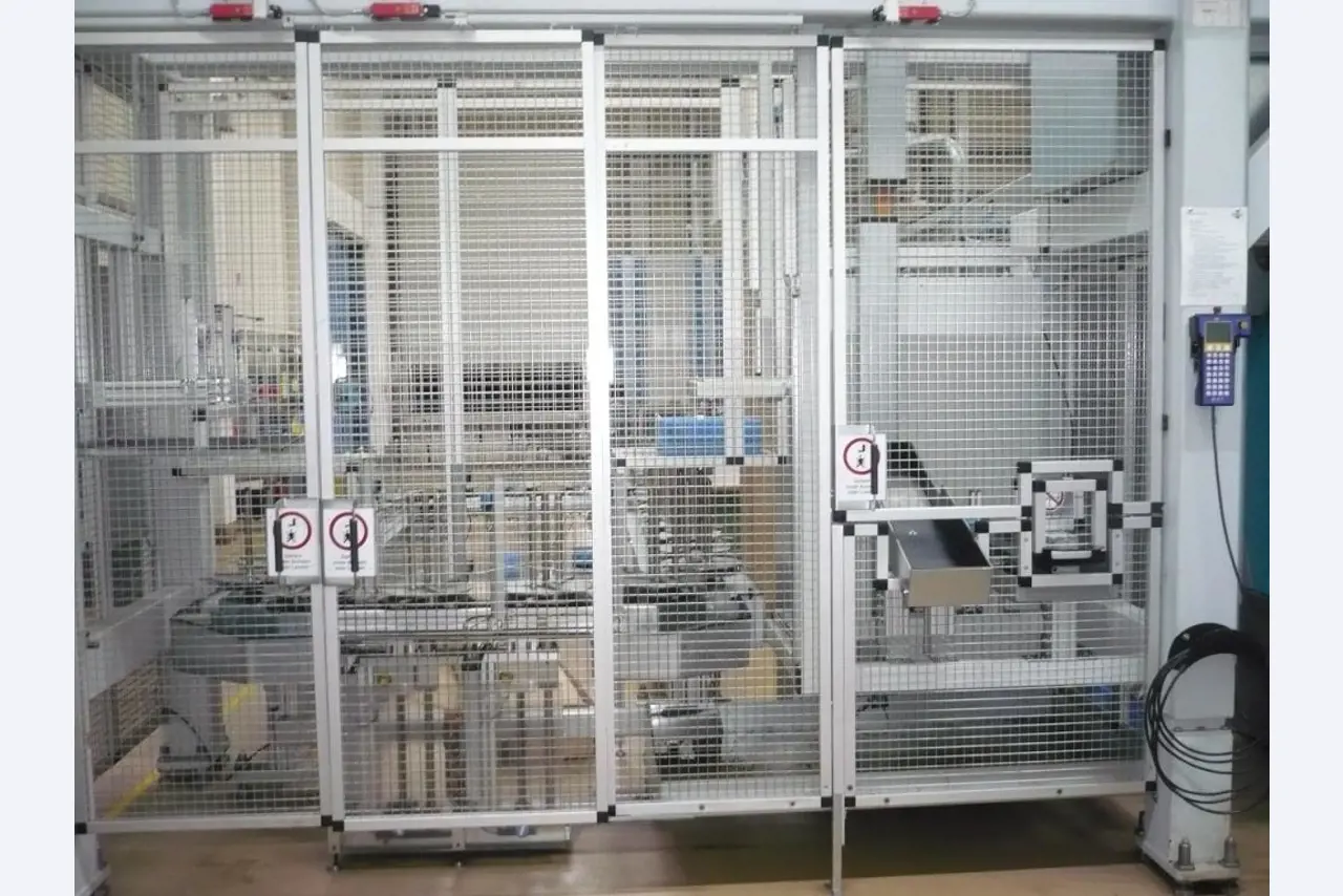 Tornos e fresadoras CNC, rectificadoras CNC, centros de maquinagem CNC-5