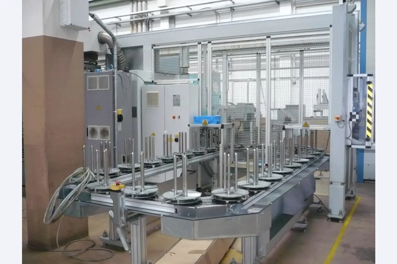 Tornos e fresadoras CNC, rectificadoras CNC, centros de maquinagem CNC-6