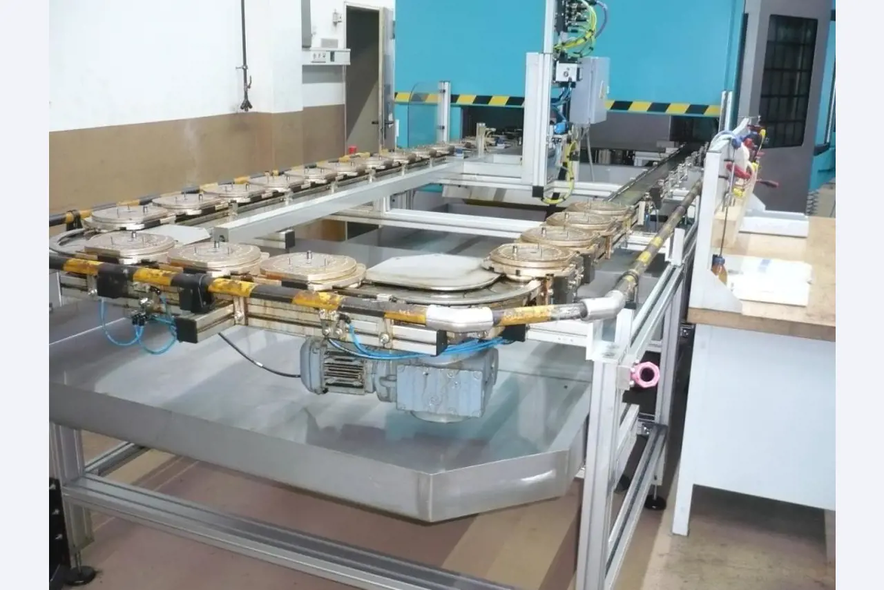 Tornos e fresadoras CNC, rectificadoras CNC, centros de maquinagem CNC-5