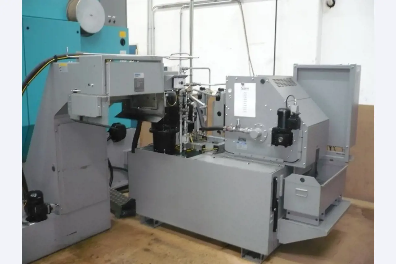 Tornos e fresadoras CNC, rectificadoras CNC, centros de maquinagem CNC-6