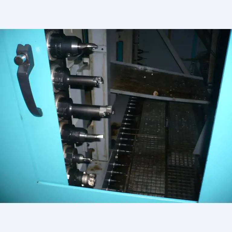 CNC soustruhy a frézky, CNC brusky, CNC obráběcí centra-4