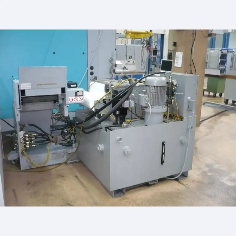 CNC soustruhy a frézky, CNC brusky, CNC obráběcí centra-5