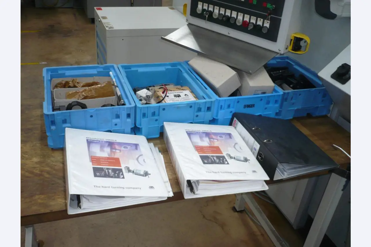 Tornos e fresadoras CNC, rectificadoras CNC, centros de maquinagem CNC-4