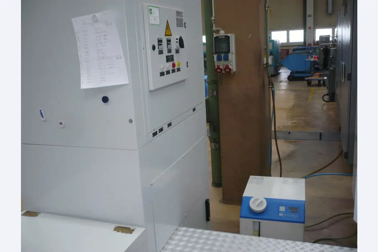 Tornos e fresadoras CNC, rectificadoras CNC, centros de maquinagem CNC-5