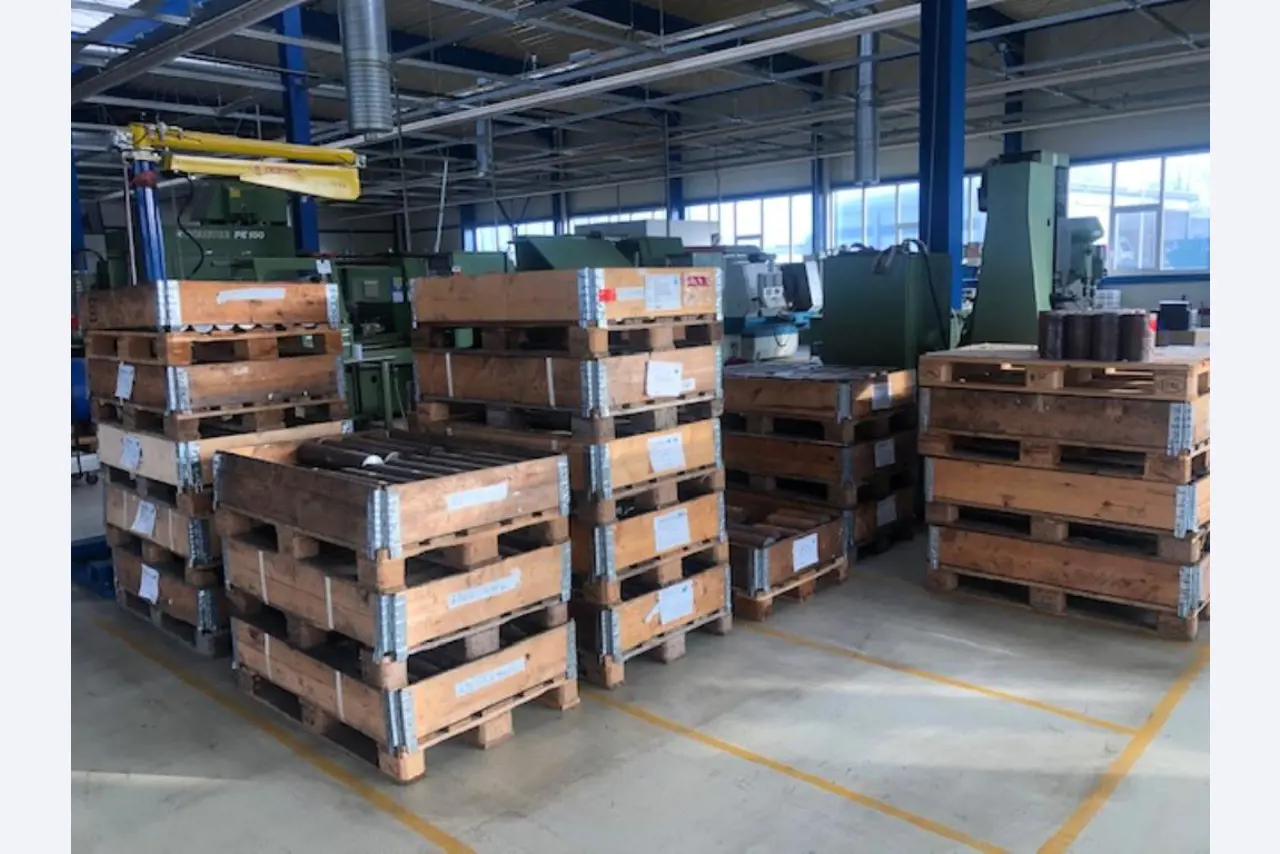 Tours et fraiseuses CNC, rectifieuses CNC, centres d'usinage CNC-1