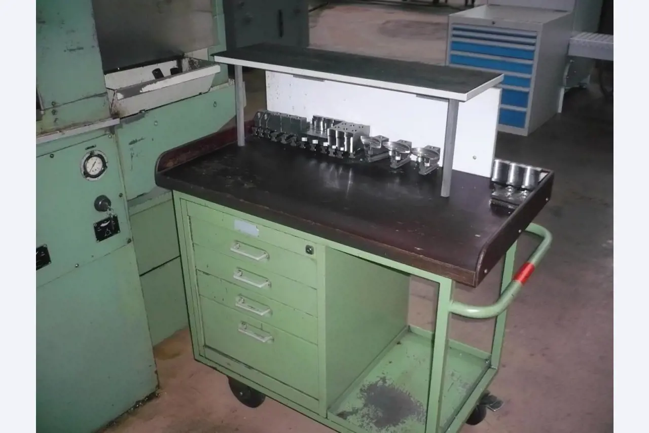 Tornos e fresadoras CNC, rectificadoras CNC, centros de maquinagem CNC-4