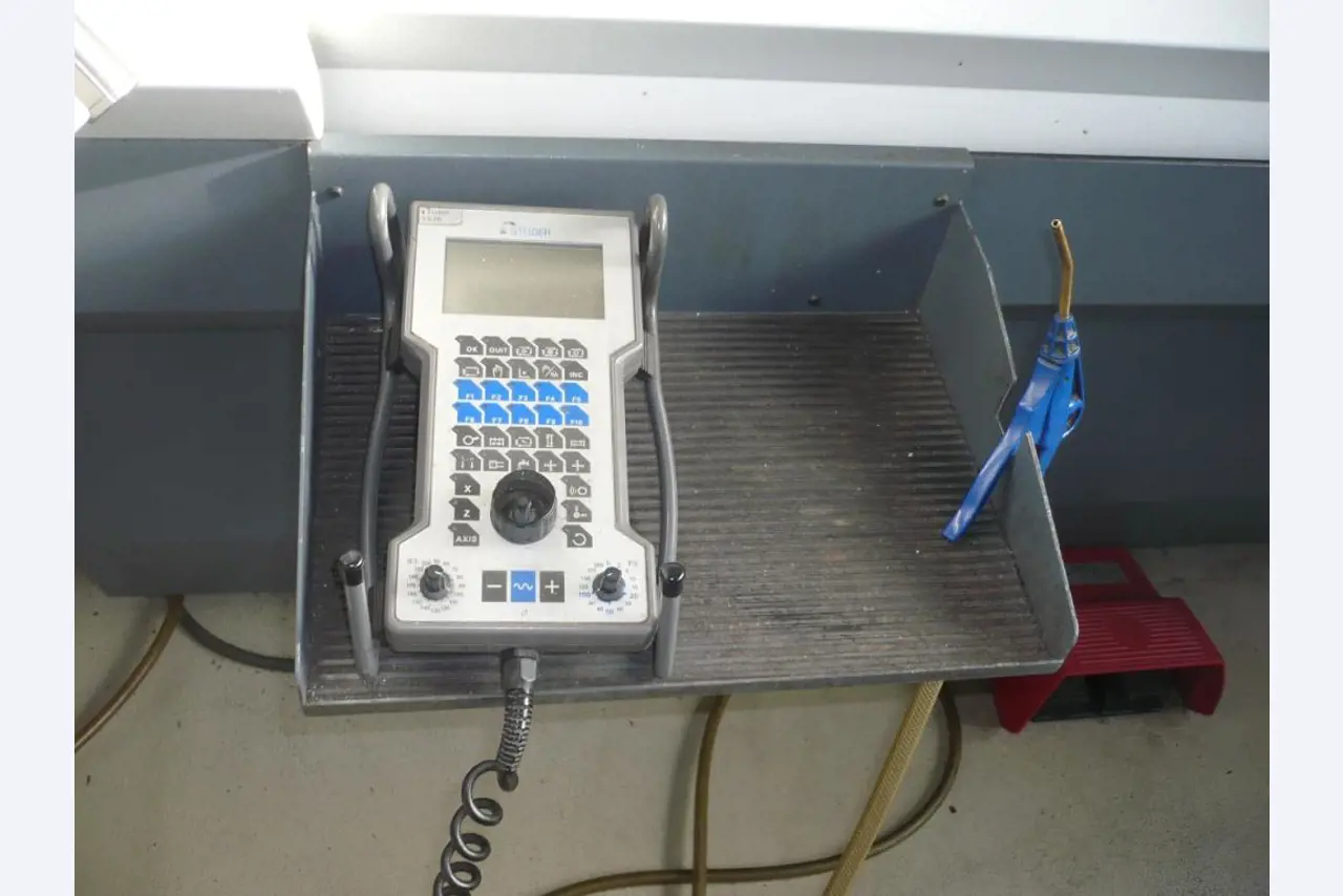 Tornos e fresadoras CNC, rectificadoras CNC, centros de maquinagem CNC-4