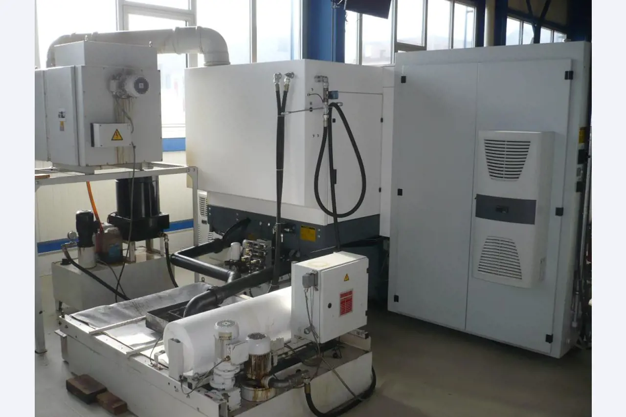 Tornos e fresadoras CNC, rectificadoras CNC, centros de maquinagem CNC-5