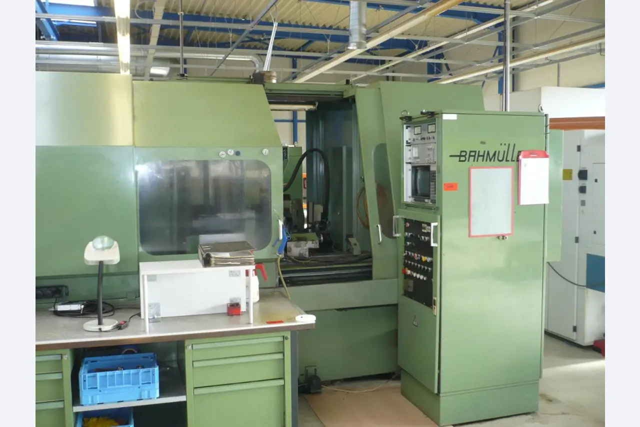 Tornos e fresadoras CNC, rectificadoras CNC, centros de maquinagem CNC-1