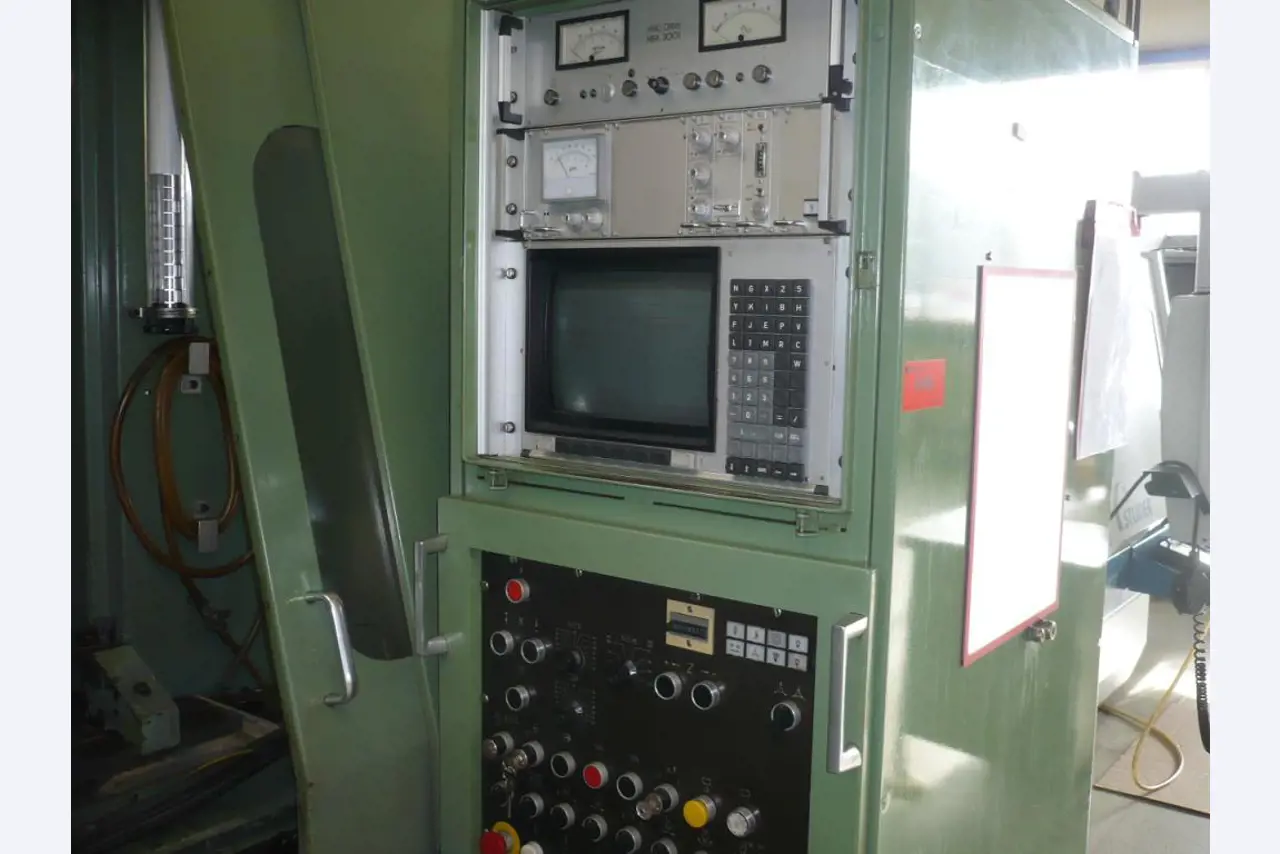 Tornos e fresadoras CNC, rectificadoras CNC, centros de maquinagem CNC-3