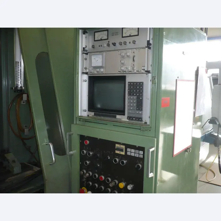 Tornos e fresadoras CNC, rectificadoras CNC, centros de maquinagem CNC-3