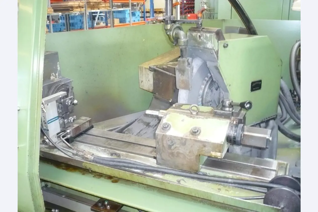 Tornos e fresadoras CNC, rectificadoras CNC, centros de maquinagem CNC-2