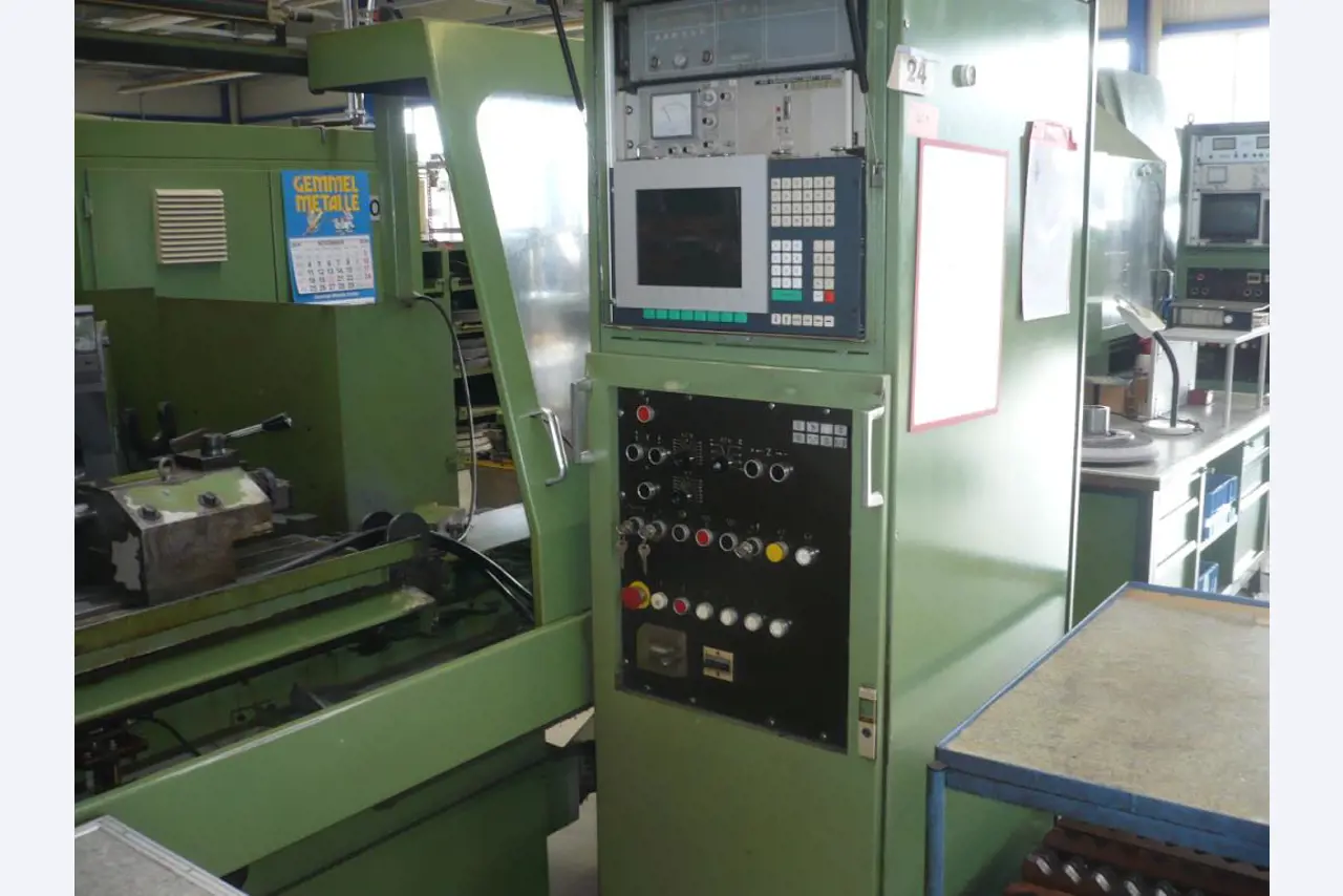 Tornos e fresadoras CNC, rectificadoras CNC, centros de maquinagem CNC-3