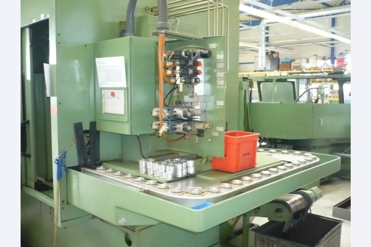 Tornos e fresadoras CNC, rectificadoras CNC, centros de maquinagem CNC-4