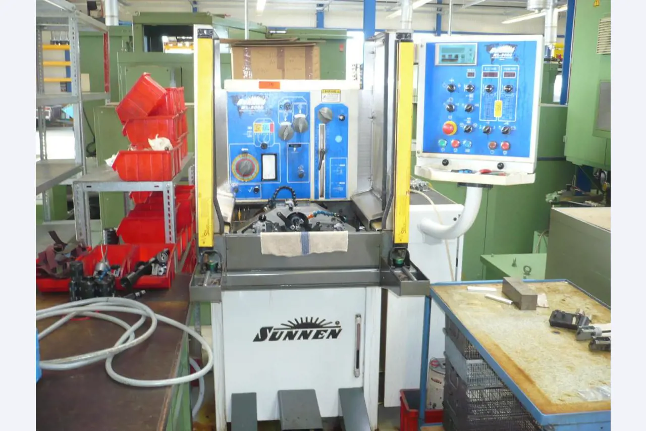 Tornos e fresadoras CNC, rectificadoras CNC, centros de maquinagem CNC-1