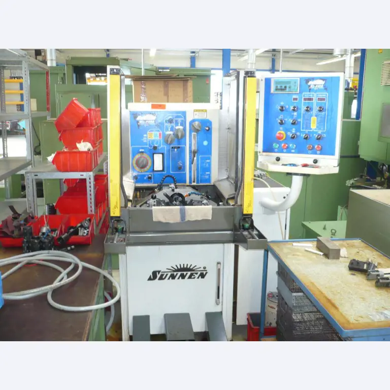 Tornos e fresadoras CNC, rectificadoras CNC, centros de maquinagem CNC-1