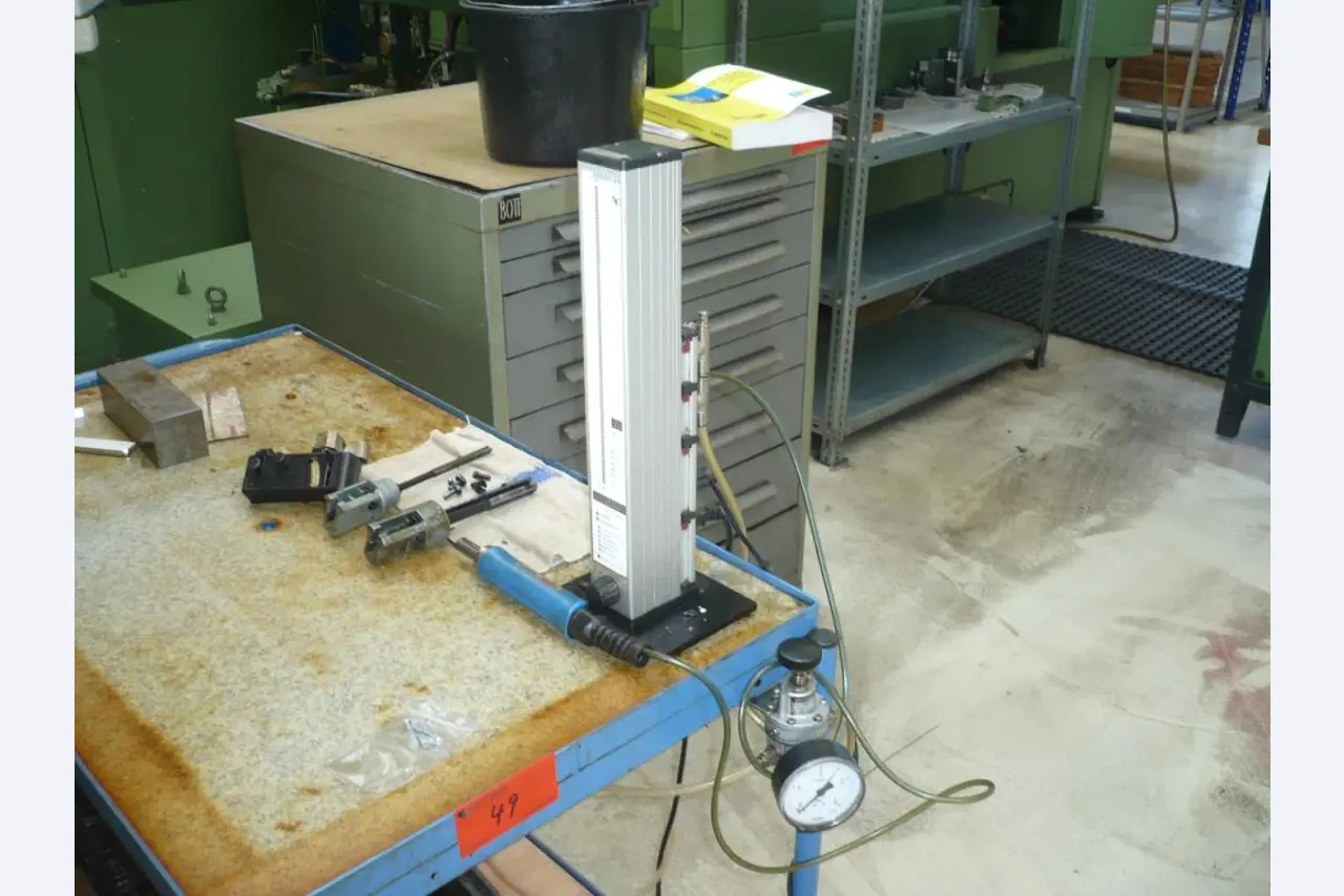 Tornos e fresadoras CNC, rectificadoras CNC, centros de maquinagem CNC-2