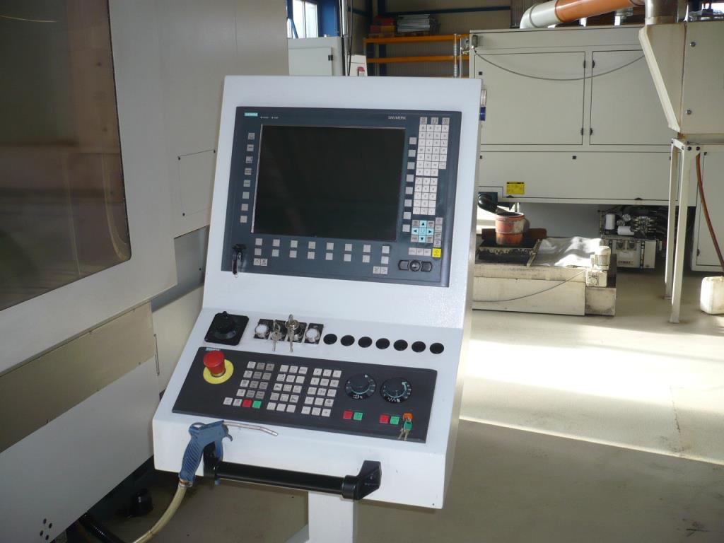 Tornos e fresadoras CNC, rectificadoras CNC, centros de maquinagem CNC-3