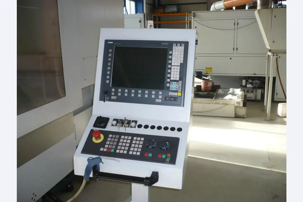 Tornos e fresadoras CNC, rectificadoras CNC, centros de maquinagem CNC-3