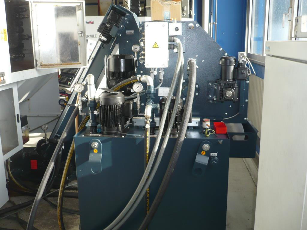 Tornos e fresadoras CNC, rectificadoras CNC, centros de maquinagem CNC-6