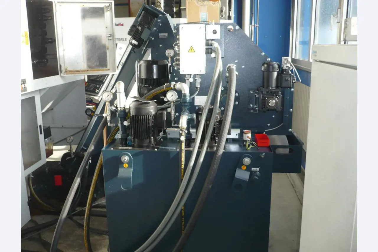 Tornos e fresadoras CNC, rectificadoras CNC, centros de maquinagem CNC-6