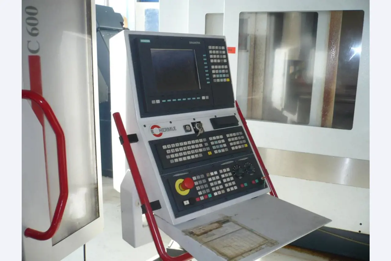 Tornos e fresadoras CNC, rectificadoras CNC, centros de maquinagem CNC-3